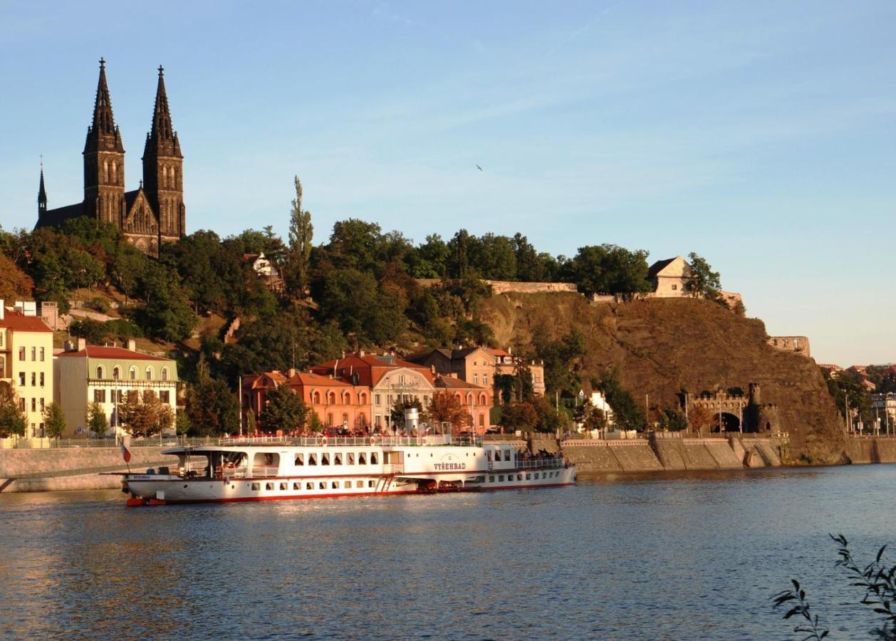 Spa Spa Apartments Vysehrad Prag Exteriör bild